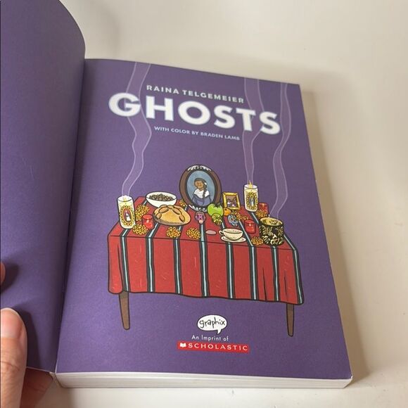 Paperback Scholastic 'Ghosts' by Raina Telgemeier - Children’s Graphic Novel - Picture 8 of 11